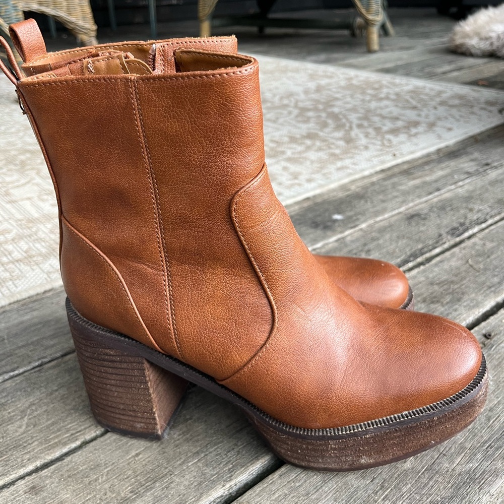 Women's Tan Leather Ankle Boots